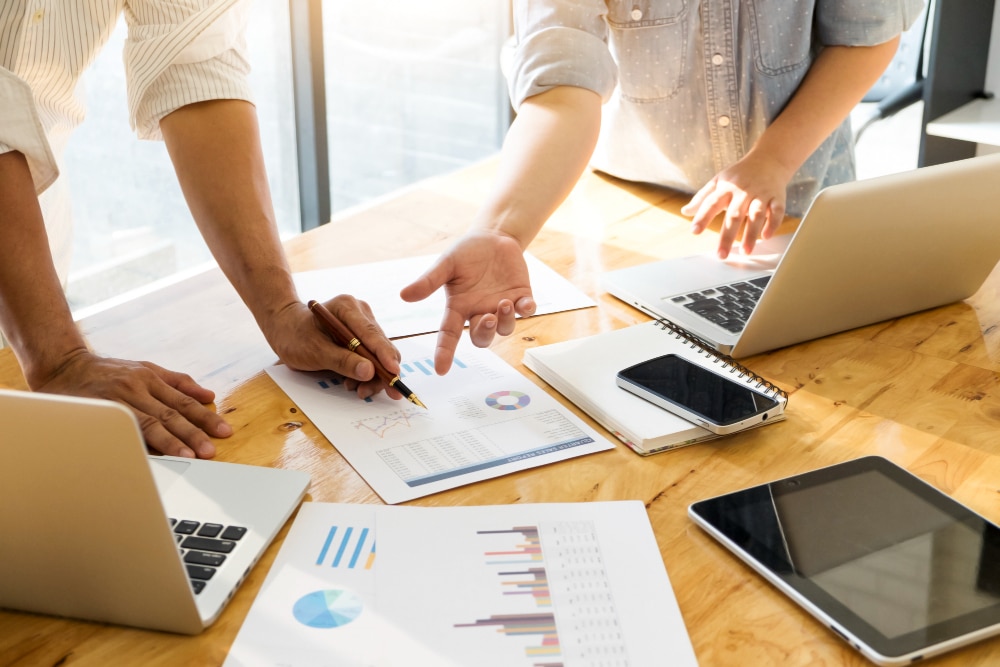 Beschaffungsstrategie: Die langfristige Planung und Ausrichtung der Beschaffungsaktivitäten eines Unternehmens.
