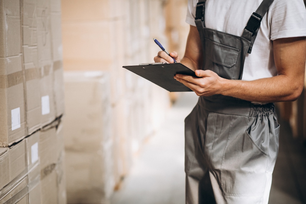 Bestandsmanagement: Die Überwachung und Verwaltung des Warenbestands im Unternehmen im Rahmen des Purchase-to-Pay-Prozesses.