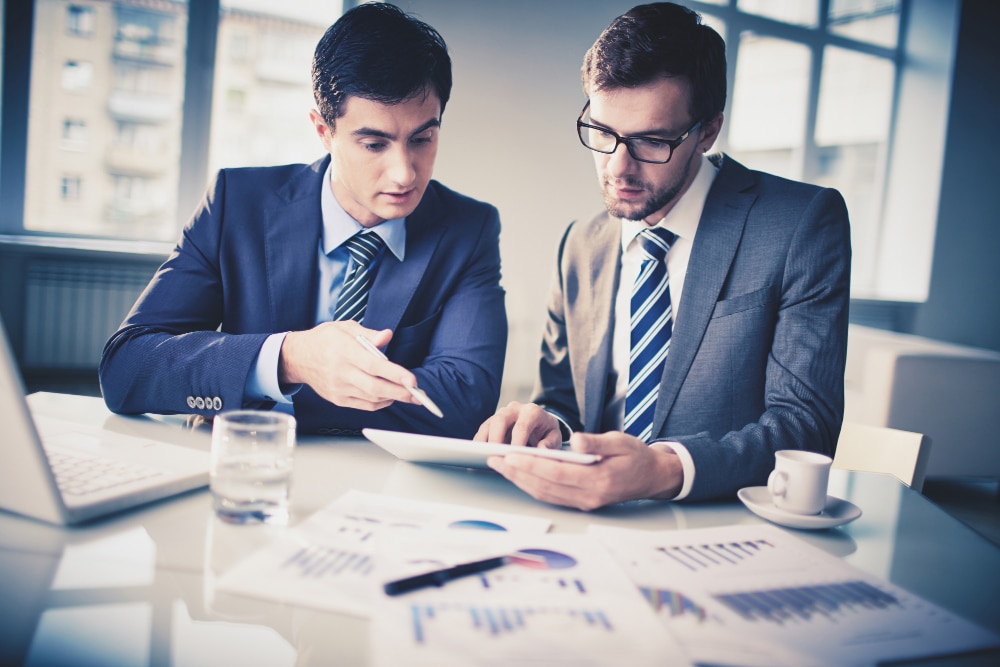 Im Purchase-to-Pay-Kontext beinhaltet ein Audit die Überprüfung relevanter Dokumente, um die Genauigkeit und Compliance zu gewährleisten.